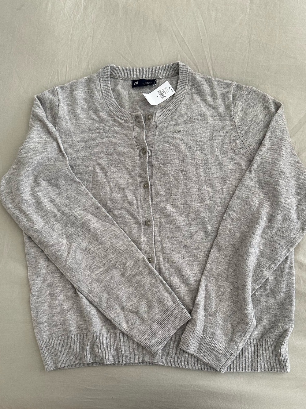 Gap women’s Gray Crewneck Button Cardigan Sweater NWT